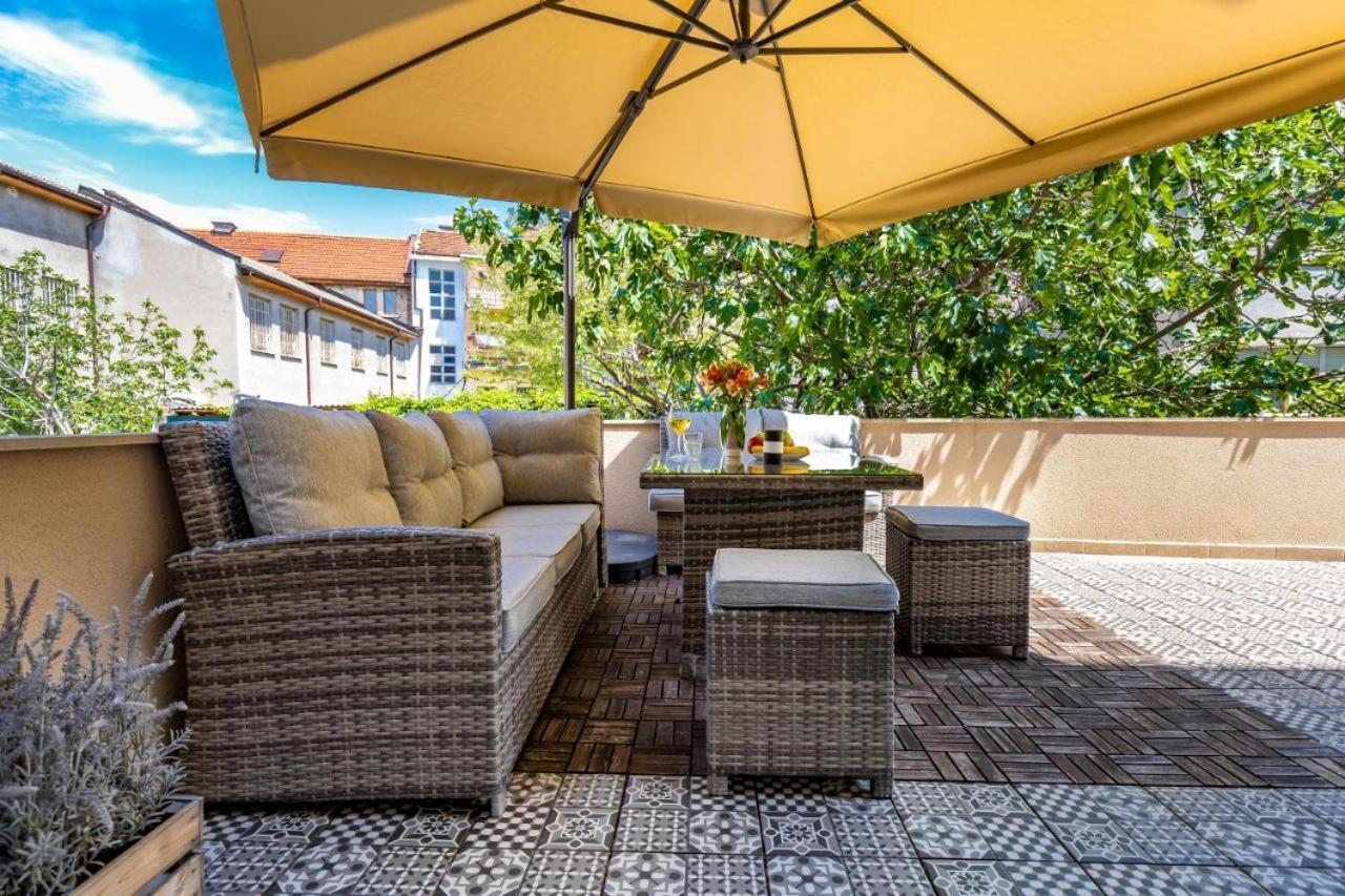 Top Centre Plovdiv Apt. With Parking For 4 Guests Ngoại thất bức ảnh