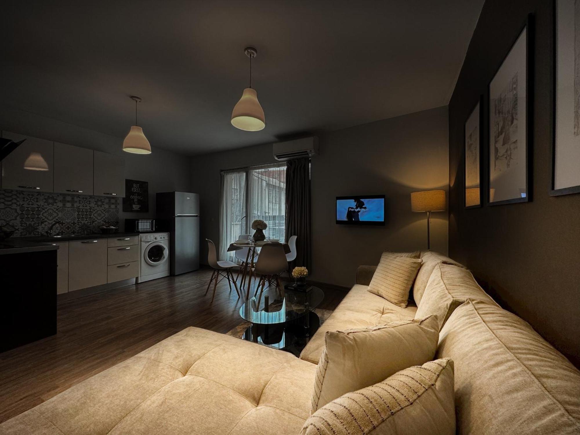 Top Centre Plovdiv Apt. With Parking For 4 Guests Ngoại thất bức ảnh